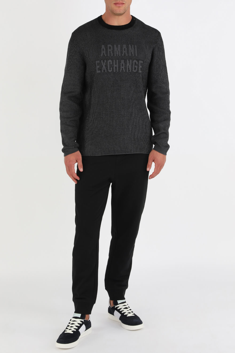 נעלי סניקרס עם לוגו זהב רקום